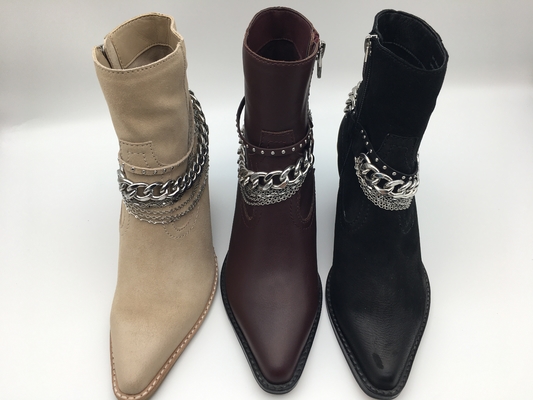 Gaun wanita kulit nappa hitam lembut sepatu bot rendah dengan ritsleting YKK, desain logam cincin-d, tumit kayu solid persegi