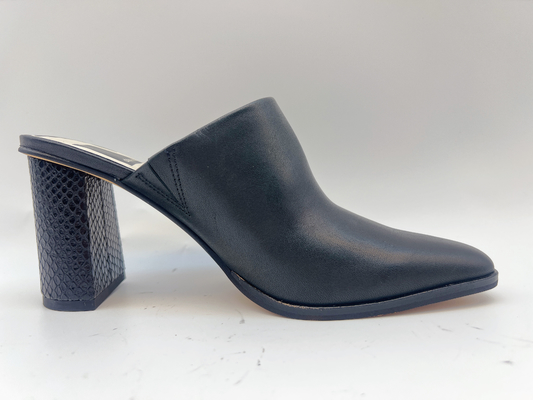 Sepatu Atas One Piece Kulit Nappa Lembut Hitam Sepatu Pompa Ujung Persegi