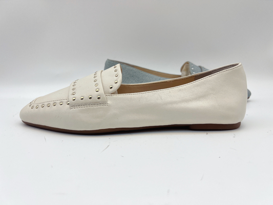 Soft Cow Ladies Kulit Asli Sepatu Flat Beige Dengan Desain Studs