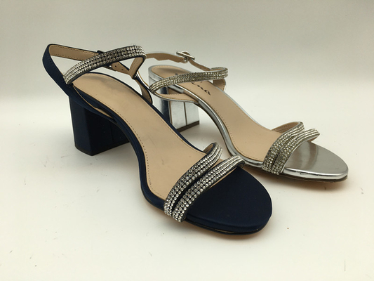 Open Toe Soft Suede Black Leather Strap Sandals Dengan Desain Batu Permata