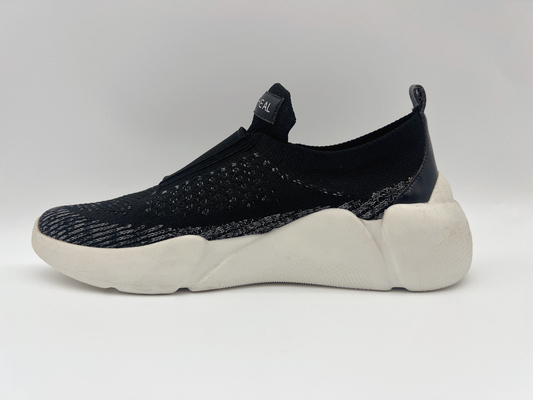 Sepatu Kerja Tahan Slip Hitam Navy Wanita Atasan Elastis Lebar 5cm