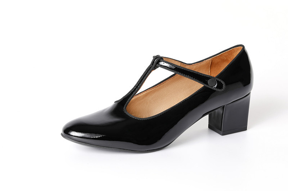 Sepatu Pump Wanita Kulit Hitam Putih Ujung Poited Toe Tertutup Dengan Hak Abs 2cm