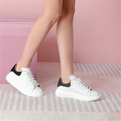 Sepatu Atletik Kasual Wanita Trendi Bahan Atas Putih Lembut
