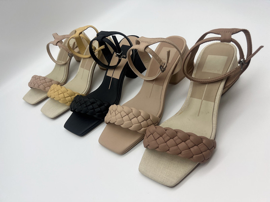 Tan Woven Ladies Sandal Kulit Lembut Peep Toe Dengan Gesper Logam