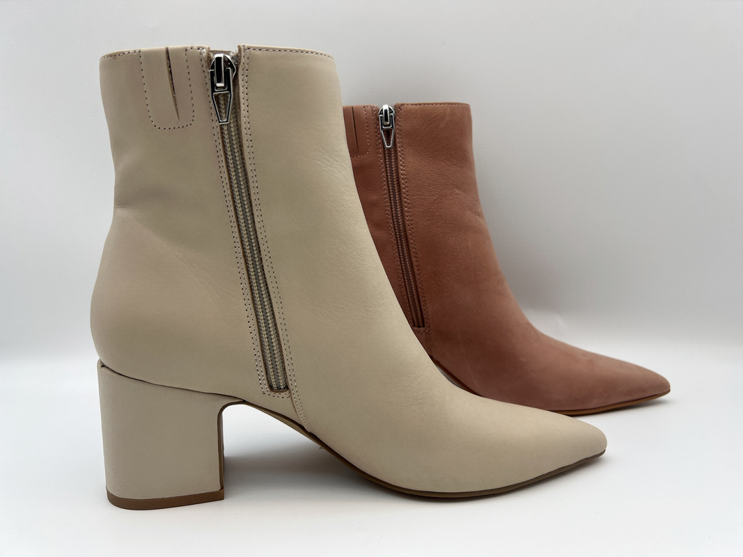 sepatu bot kaki runcing wanita dengan ritsleting logam YKK sepatu bot kulit asli nappa lembut