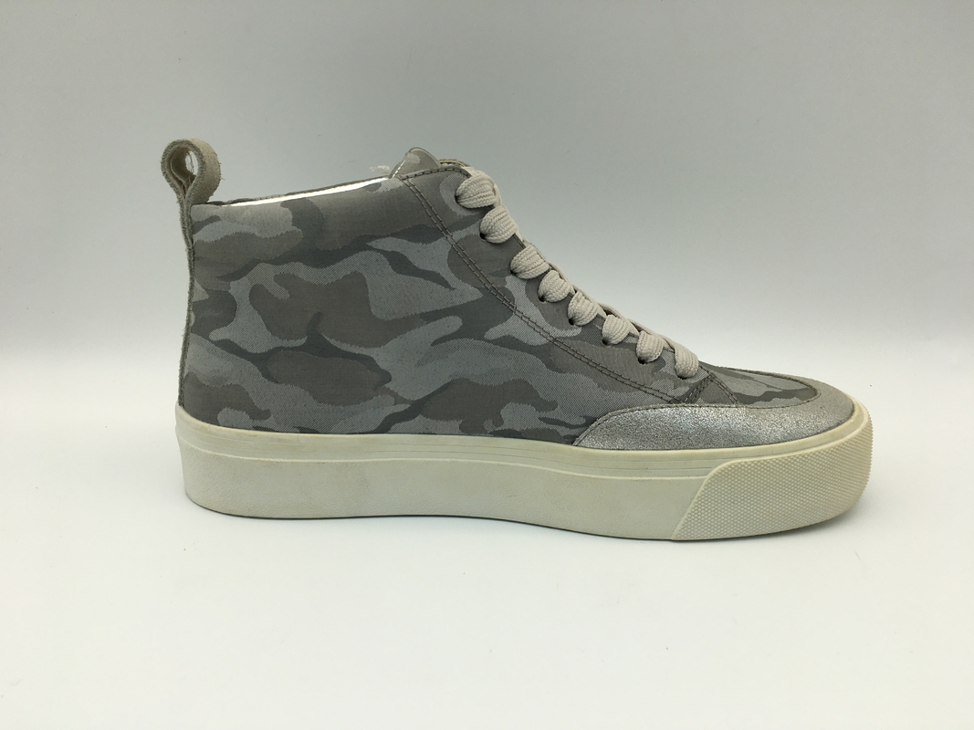 Sepatu Olahraga Wanita Lt Grey High Top Sepatu Basket Nyaman Non Slip